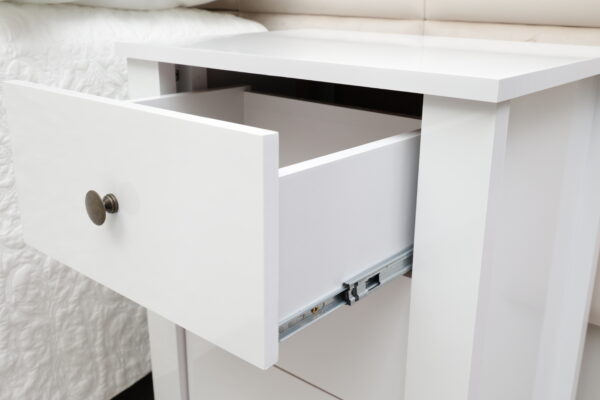 Mesa Lateral de Quarto Maggiore com 3 Gavetas Branco