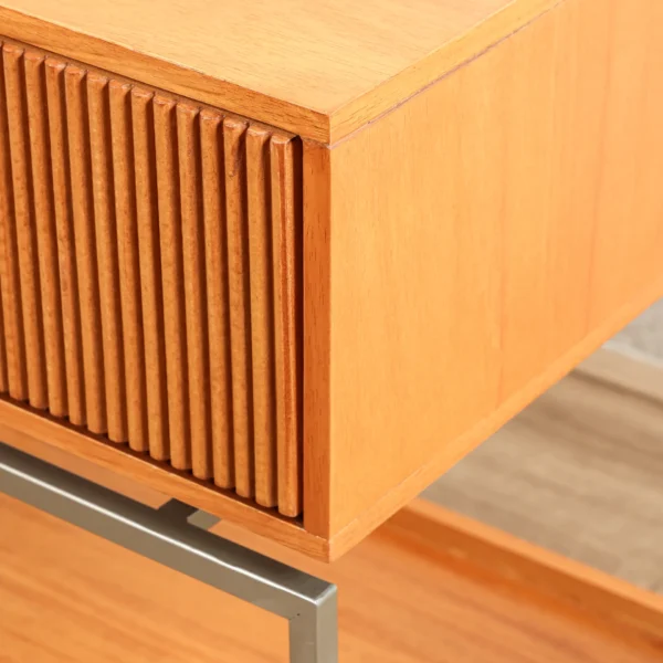 Mesa Lateral de Quarto Neo Amêndoa