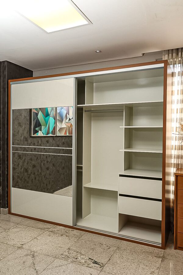 Guarda-roupa TW703 2,67m Freijo/Off/Espelho