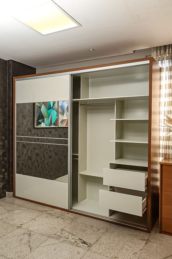 Guarda-roupa TW703 2,67m Freijo/Off/Espelho